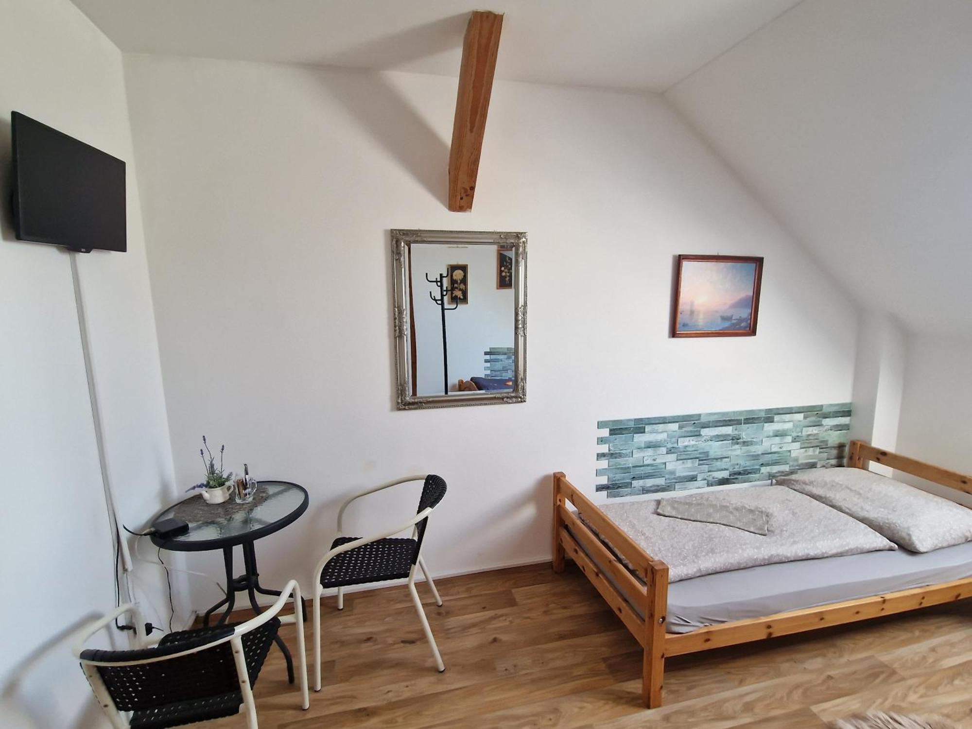 Farm Stay Nh Stables Nyrany Eksteriør bilde