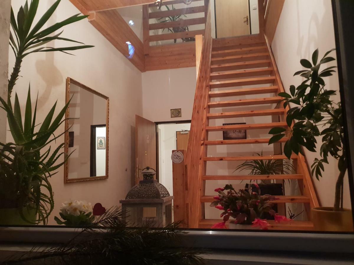 Farm Stay Nh Stables Nyrany Eksteriør bilde